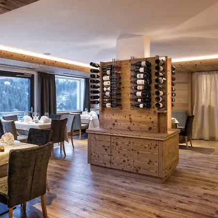 Отель Interski Santa Cristina Val Gardena