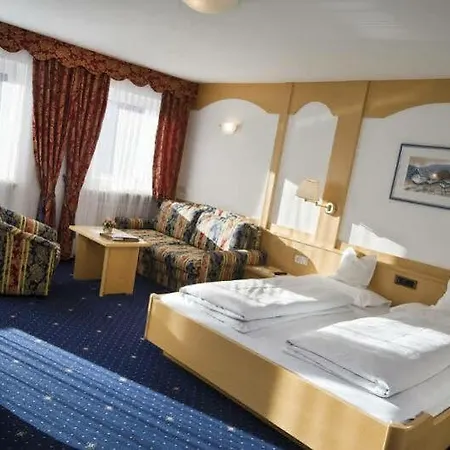 Отель Interski Santa Cristina Val Gardena